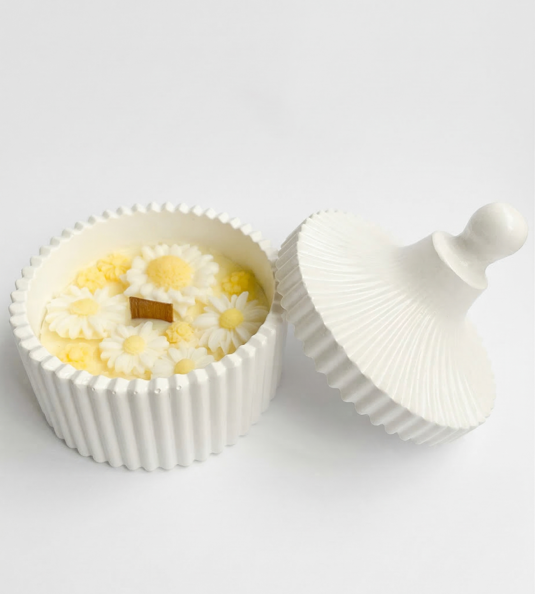 Joyero artesanal con vela apagada